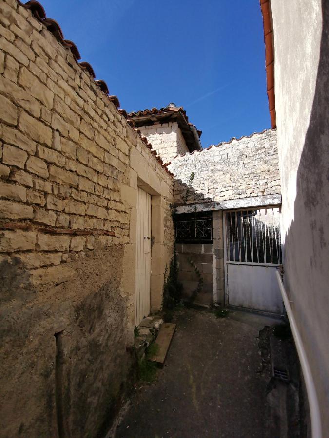 La Maison De Thomas Saint-Amant-de-Boixe エクステリア 写真