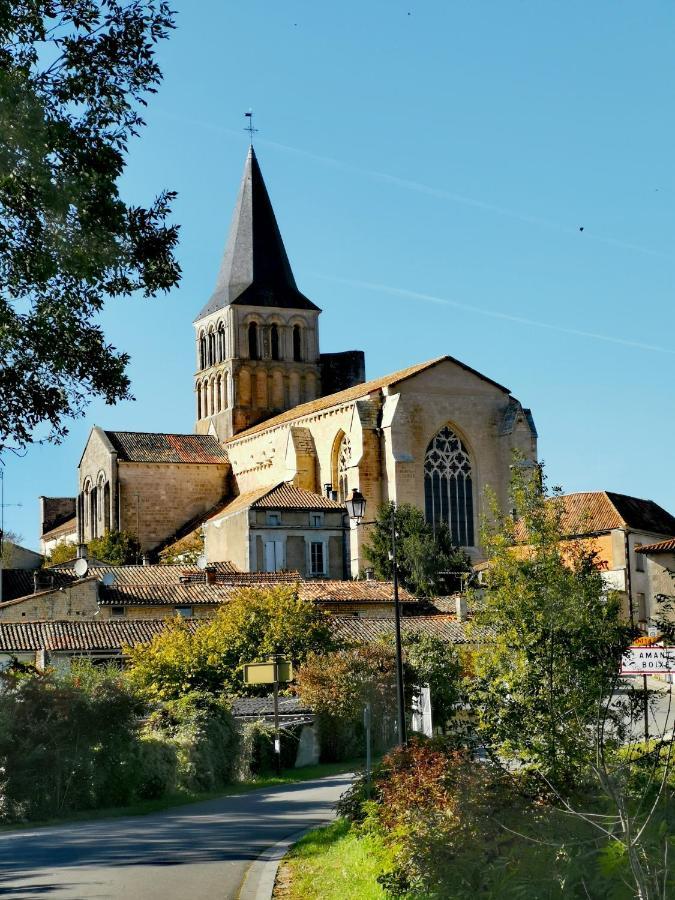 La Maison De Thomas Saint-Amant-de-Boixe エクステリア 写真