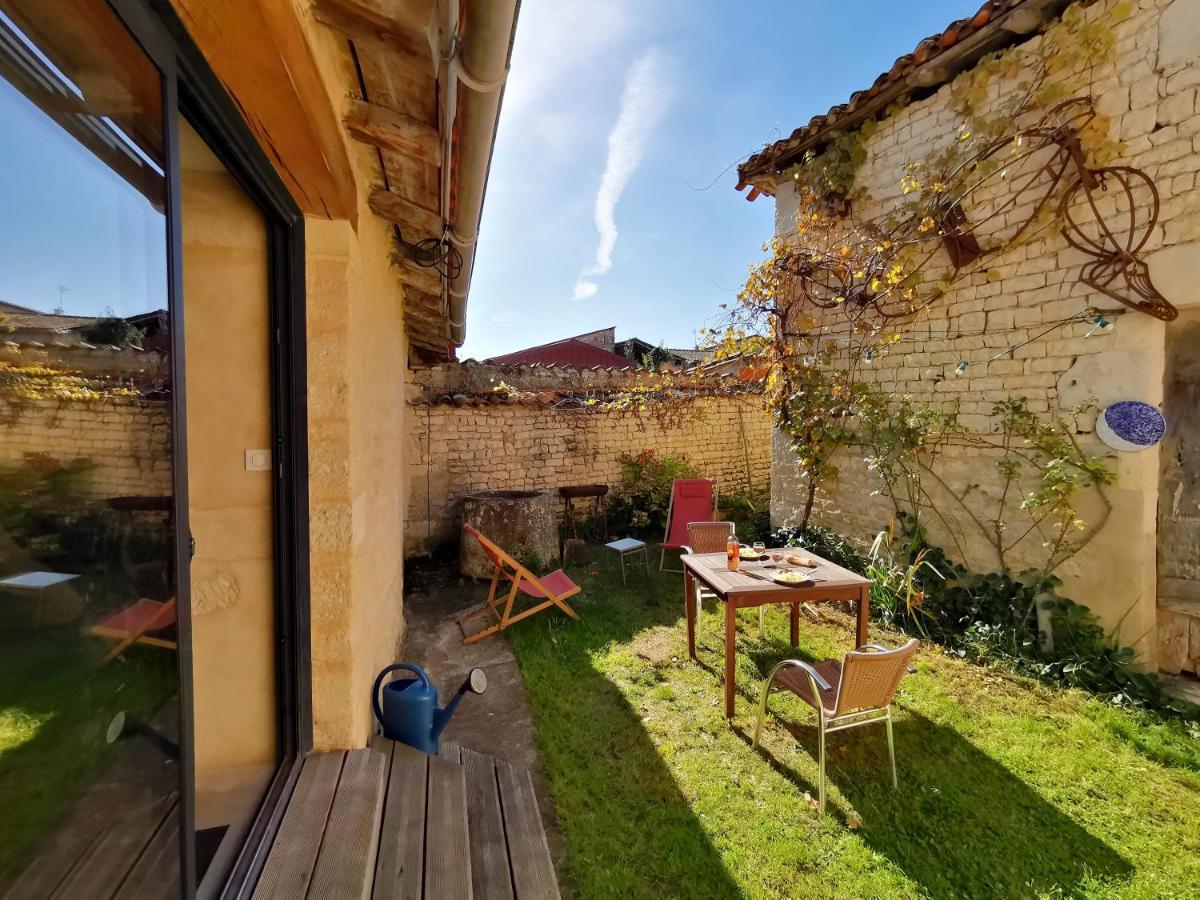 La Maison De Thomas Saint-Amant-de-Boixe エクステリア 写真