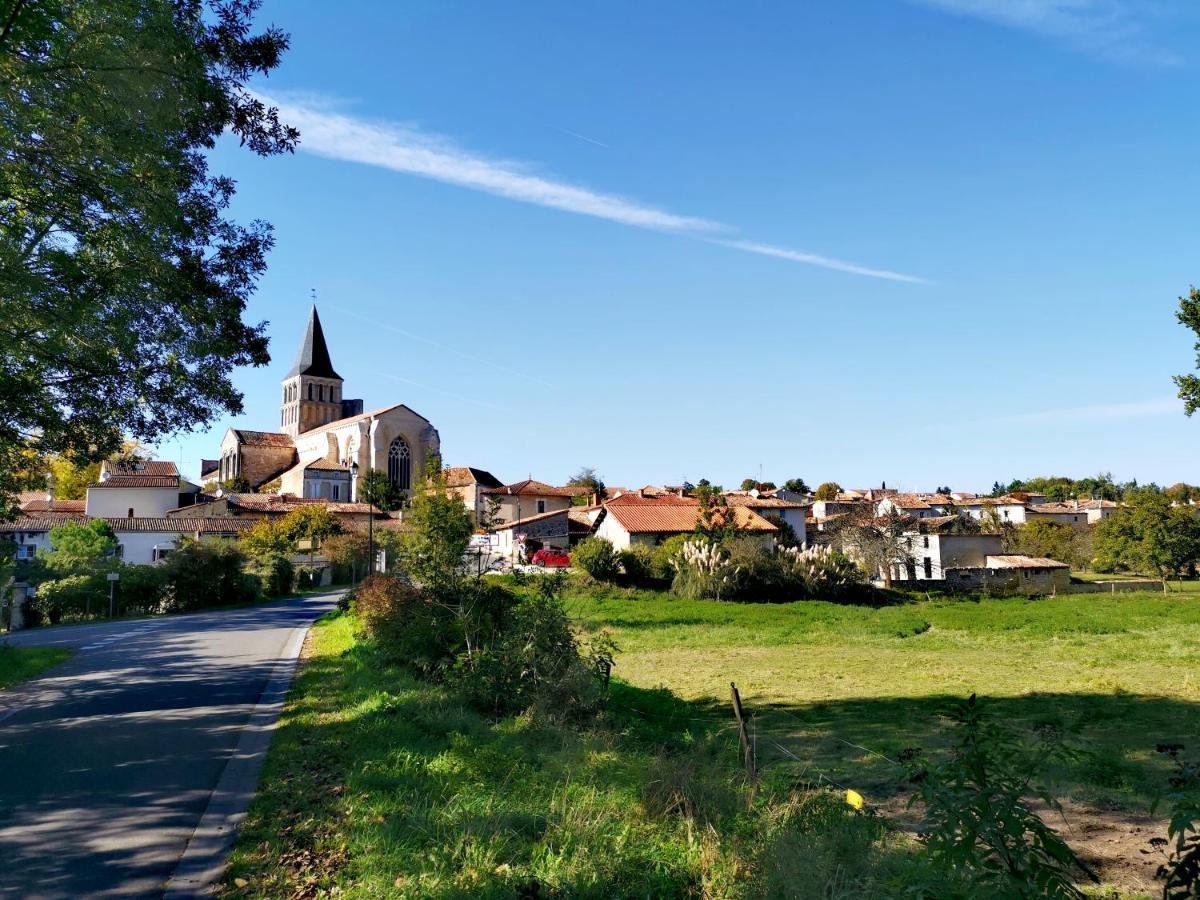 La Maison De Thomas Saint-Amant-de-Boixe エクステリア 写真