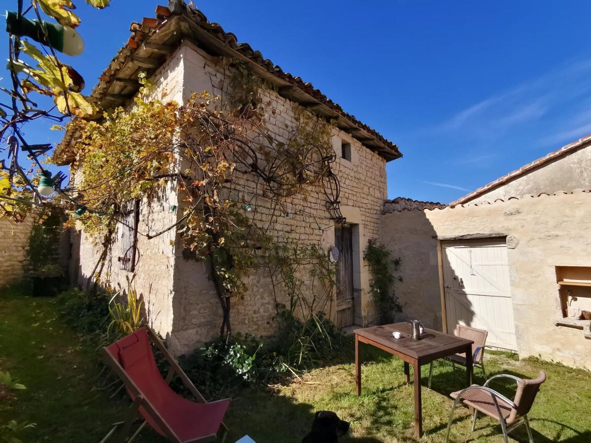 La Maison De Thomas Saint-Amant-de-Boixe エクステリア 写真