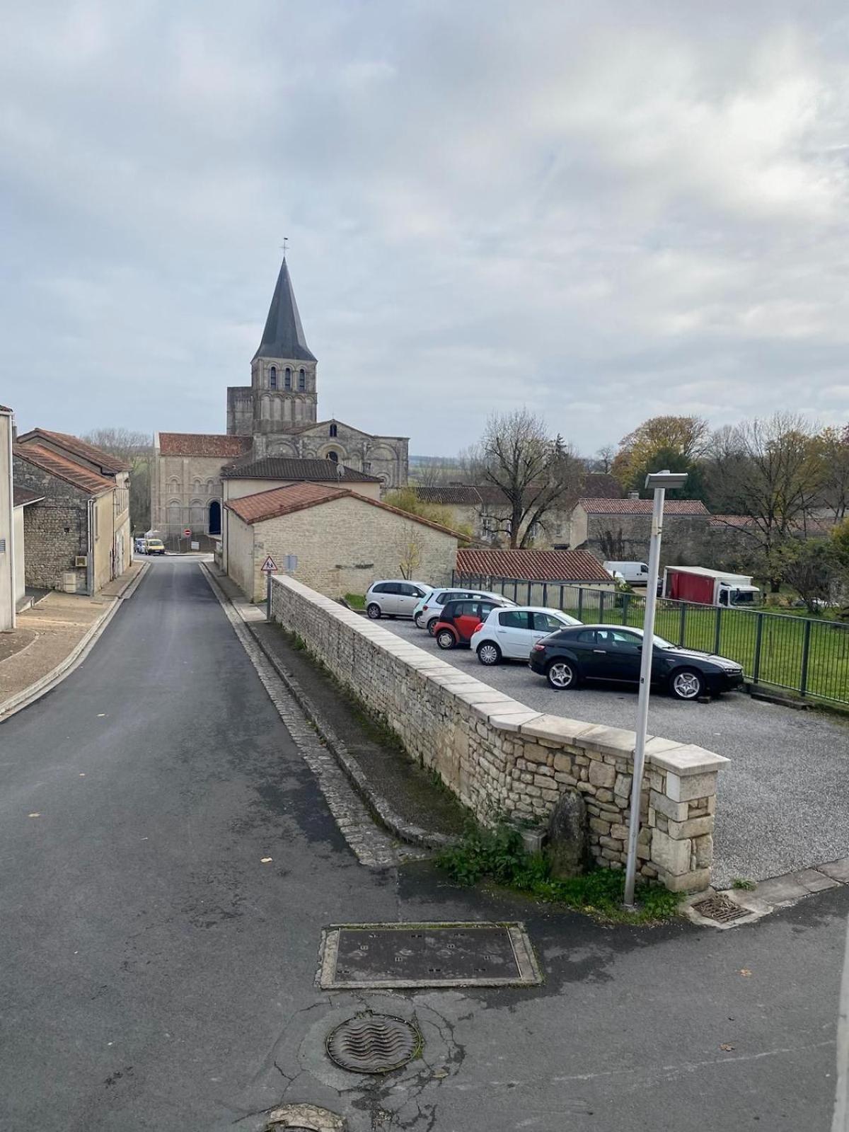 La Maison De Thomas Saint-Amant-de-Boixe エクステリア 写真